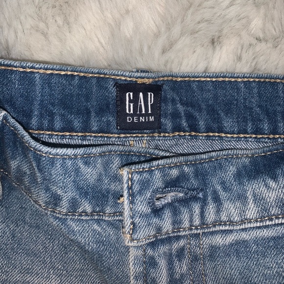 Gap size 30 distressed jean shorts - Picture 3 of 4